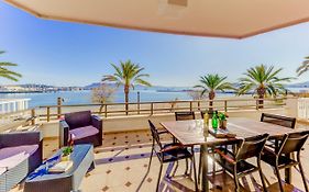 Emma Beachfront Apartment By Sealand Villas